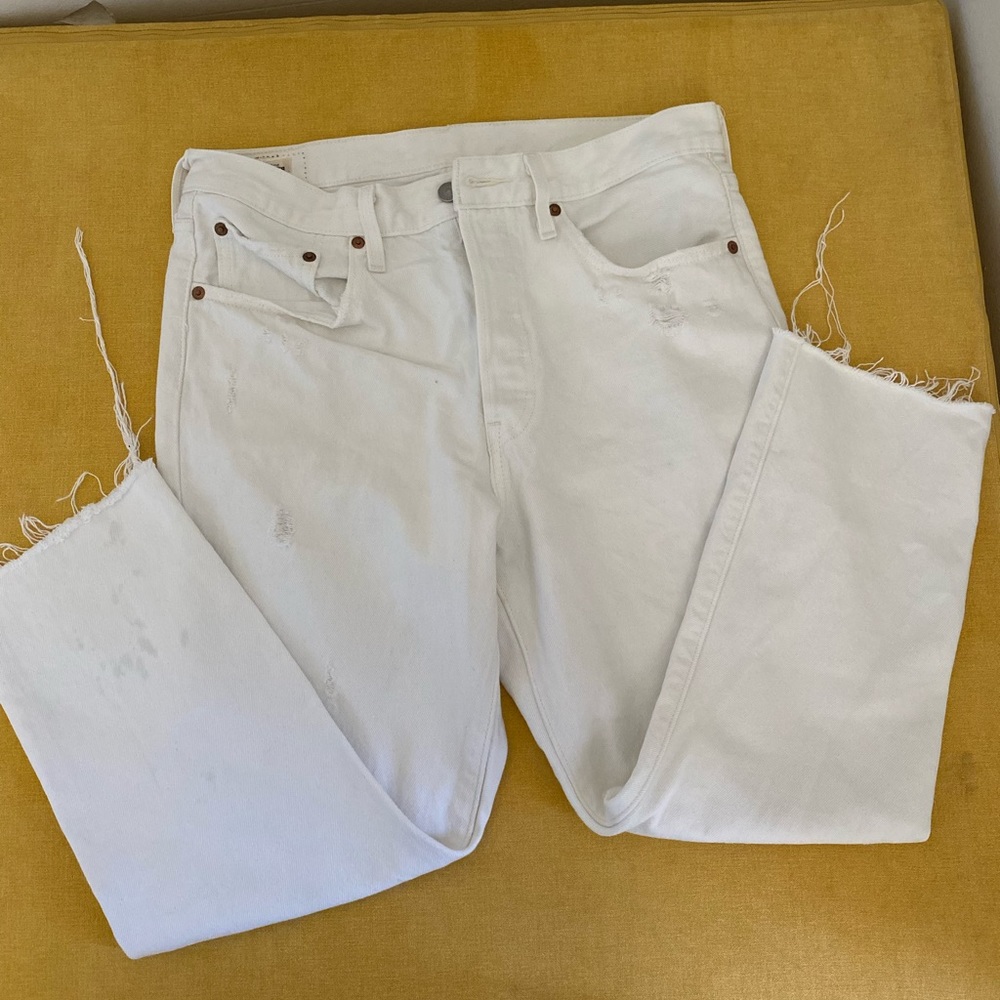 Levi’s white cropped 501’s